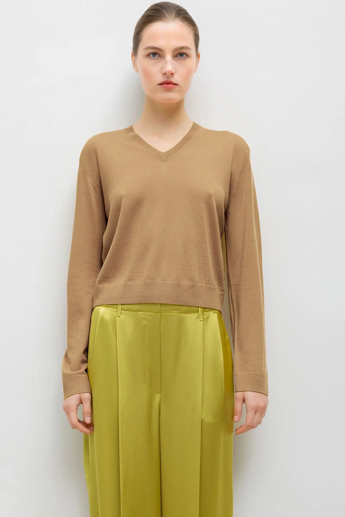 James Classic V Neck - Camel - Image 1