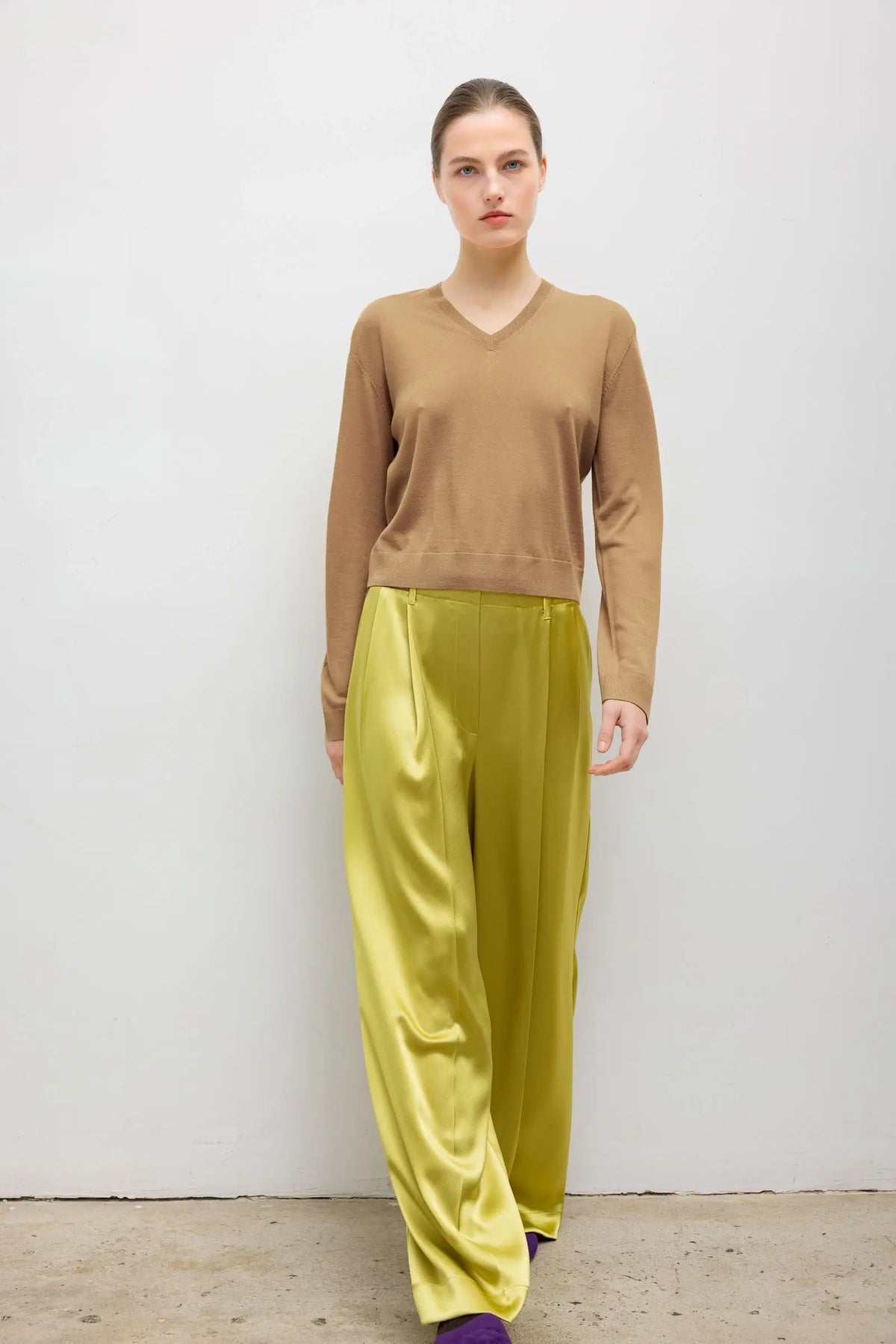 James Classic V Neck - Camel - Image 4
