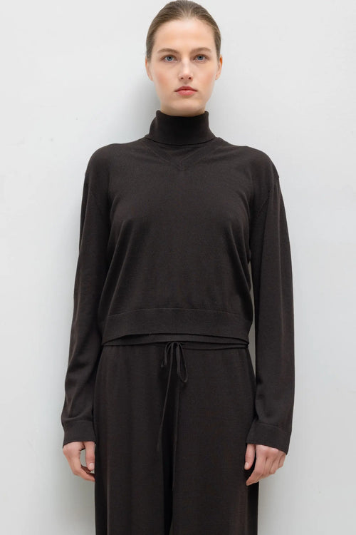 James Classic V Neck - Chocolate - Image 1