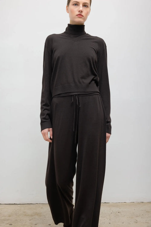 James Classic V Neck - Chocolate - Image 4