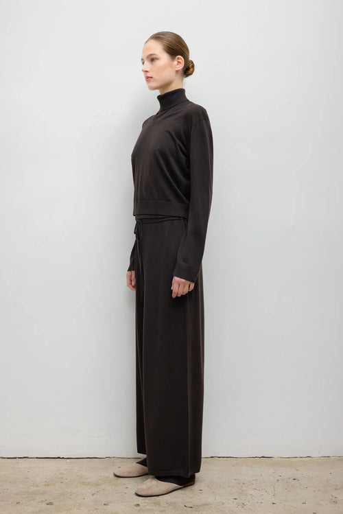 James Classic V Neck - Chocolate - Image 5