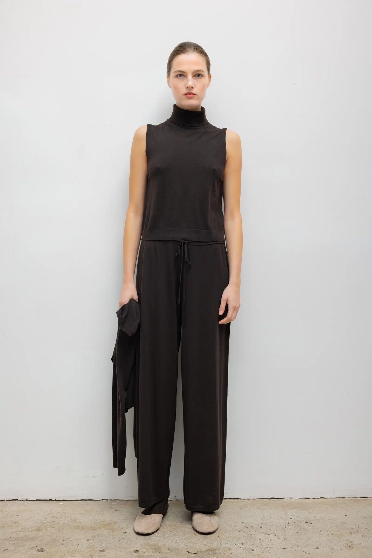 James Sleeveless Turtleneck - Chocolate - Image 3