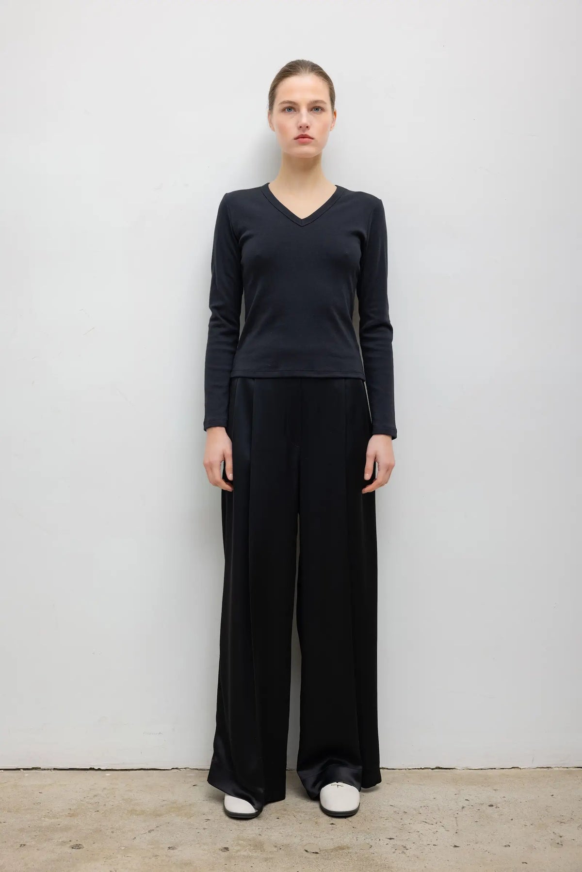 Nando Slim Long Sleeve V Neck - Black - Image 3
