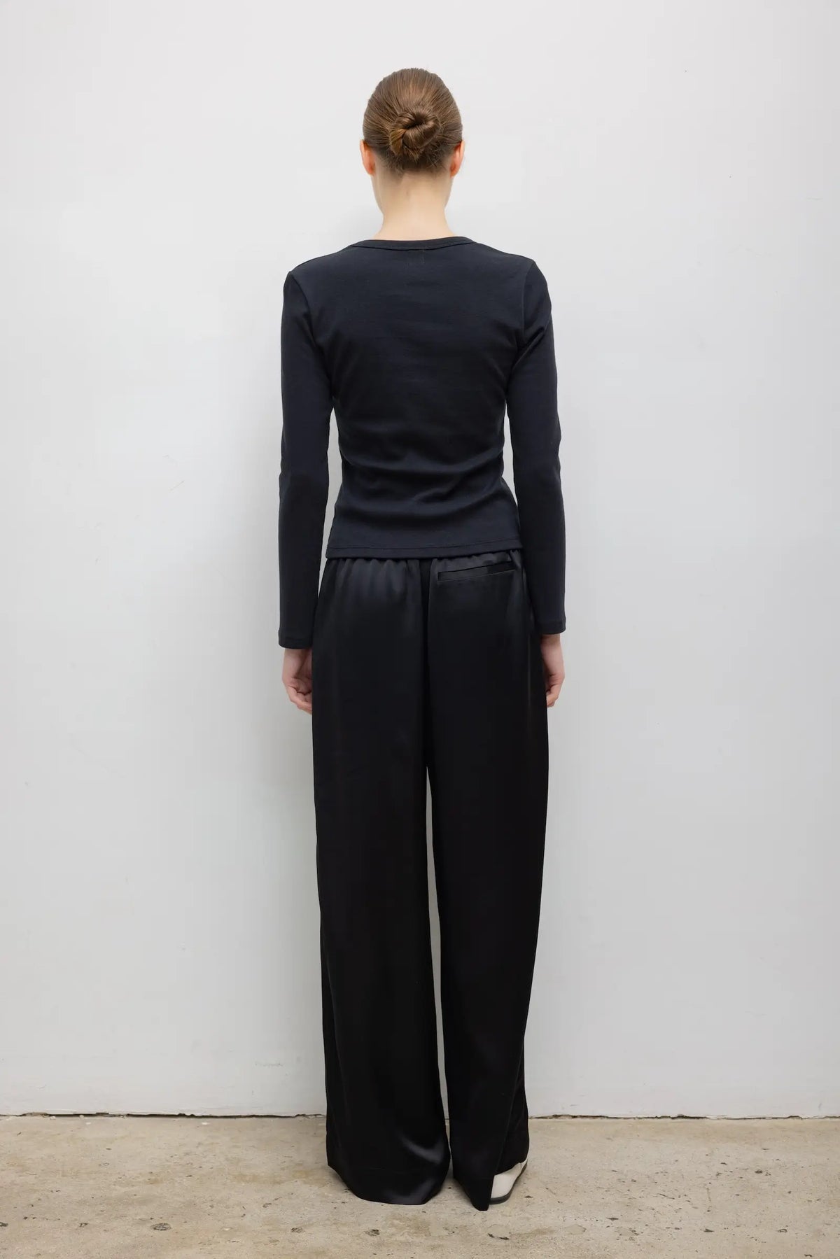 Nando Slim Long Sleeve V Neck - Black - Image 6