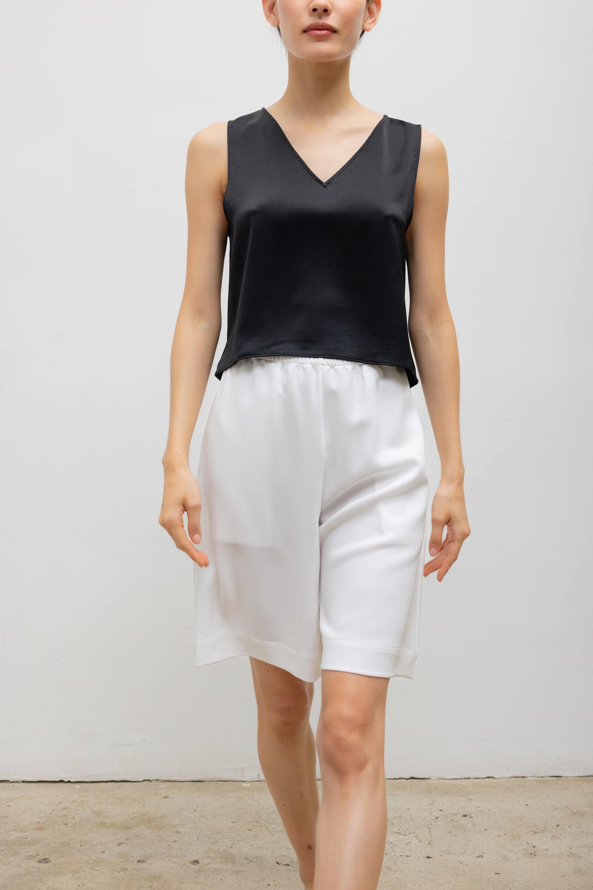 Barb V Neck Shell - Black - Image 4