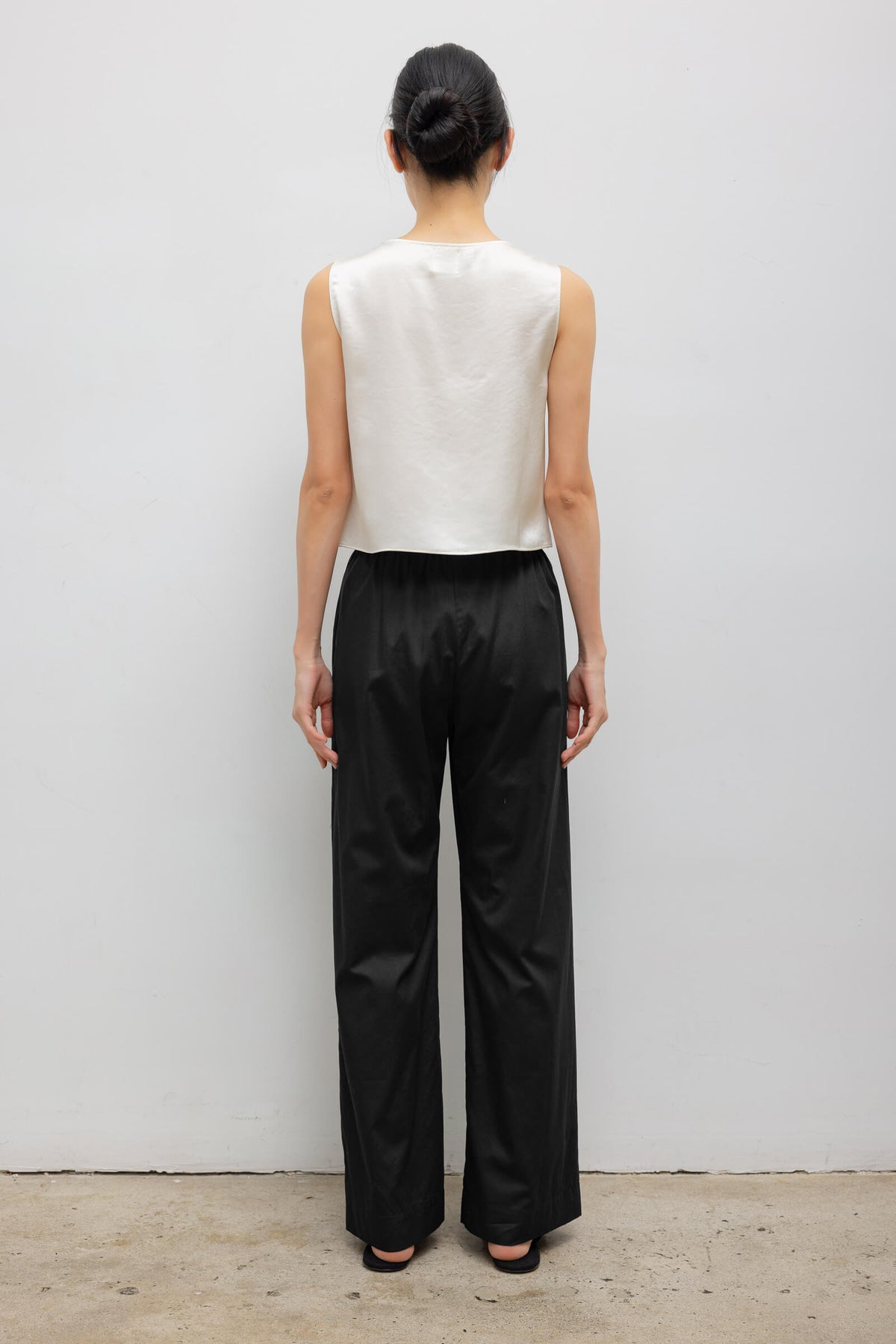 Barb V Neck Shell - Creme - Image 7