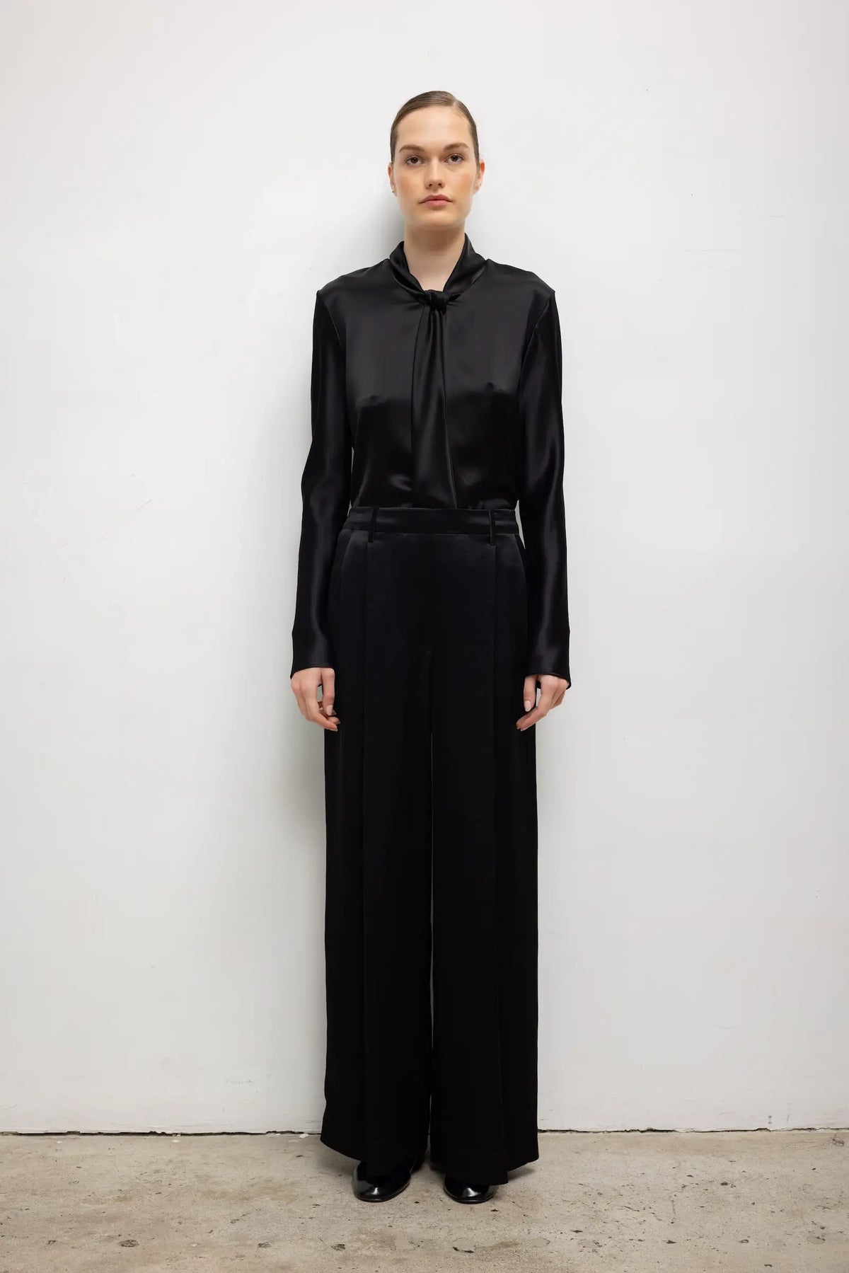 Barb Scarf Longsleeve - Black - Image 3