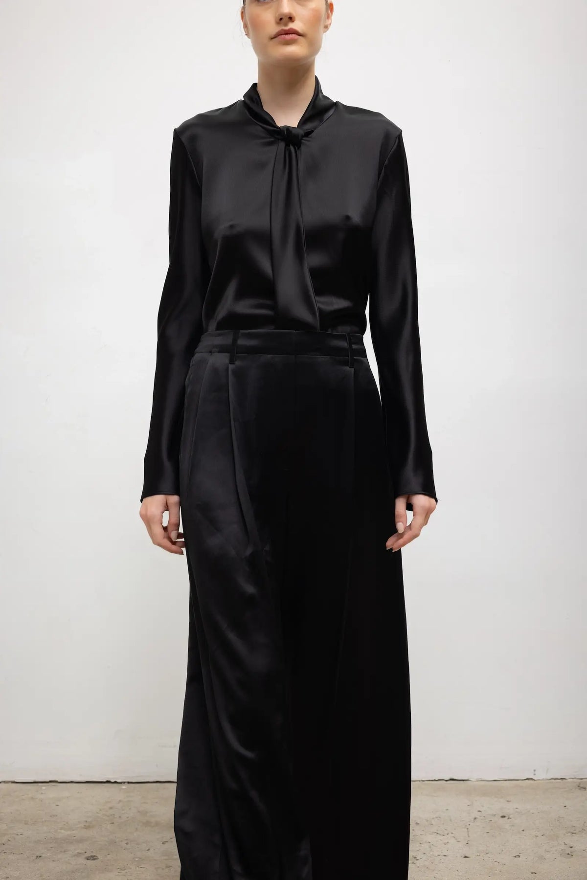 Barb Scarf Longsleeve - Black - Image 5