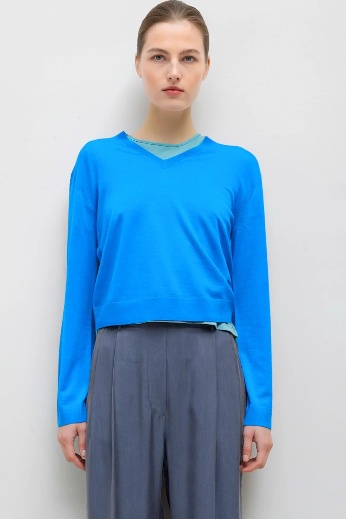 James Classic V Neck - LESET Blue - Image 1