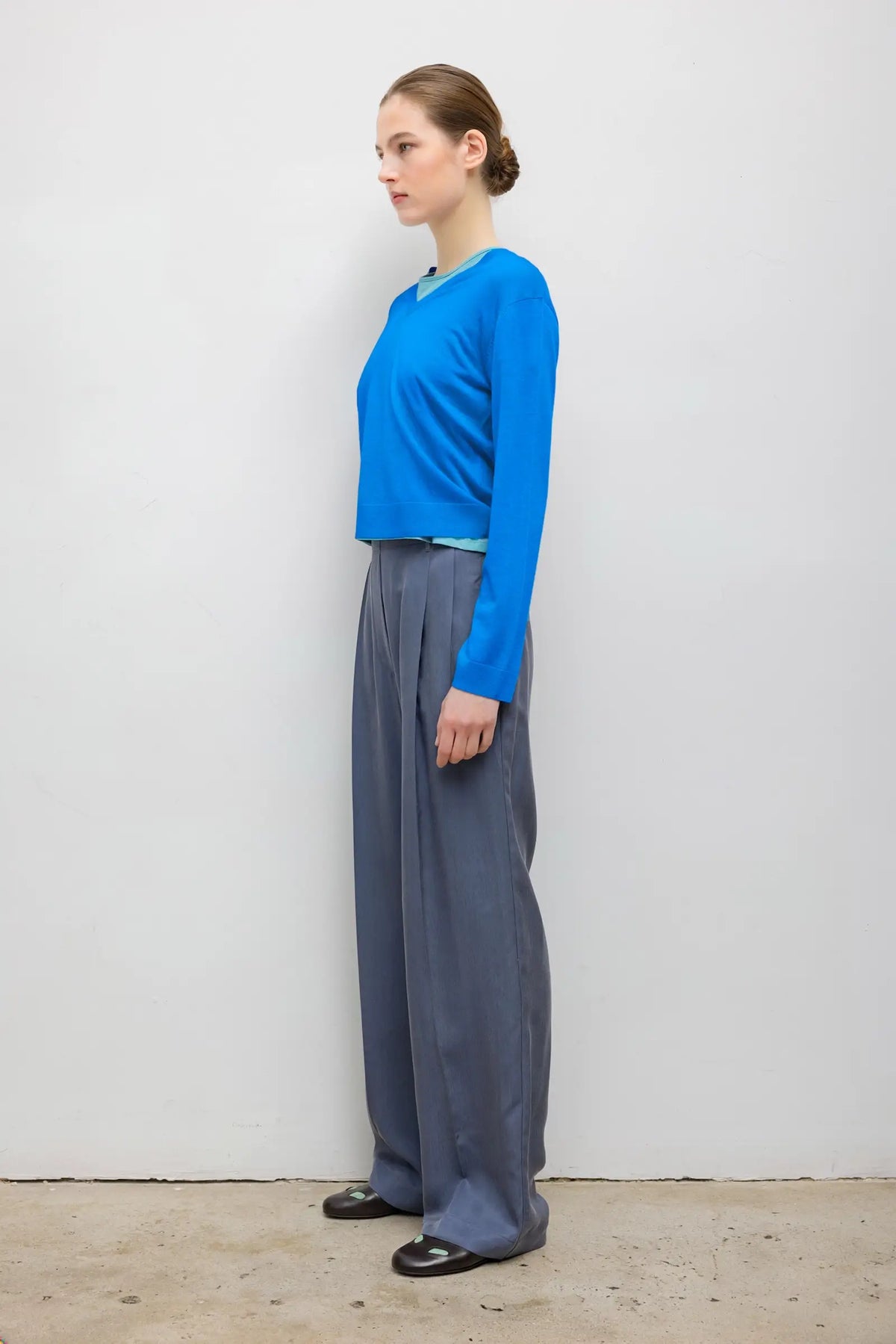 James Classic V Neck - LESET Blue - Image 5