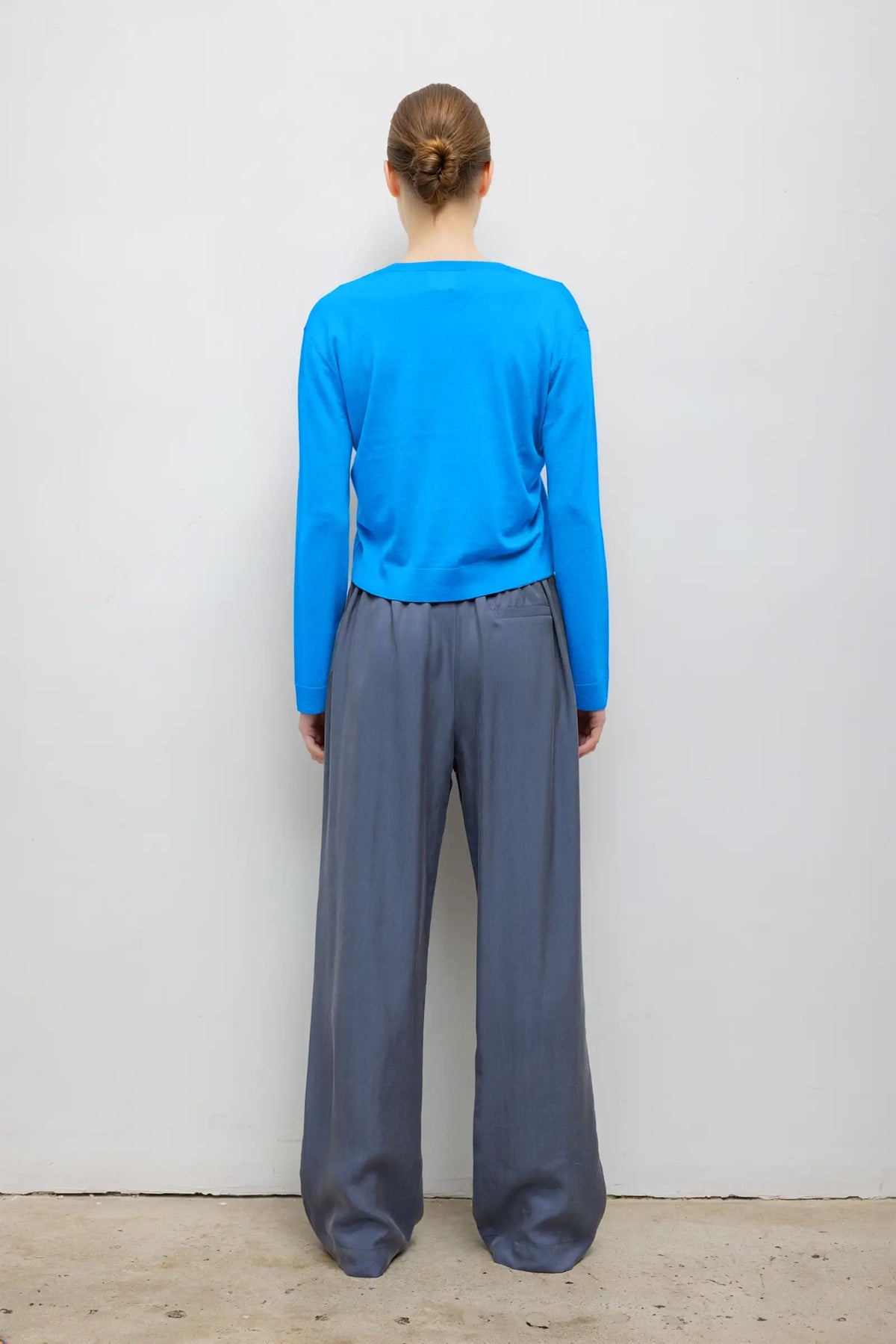 James Classic V Neck - LESET Blue - Image 6