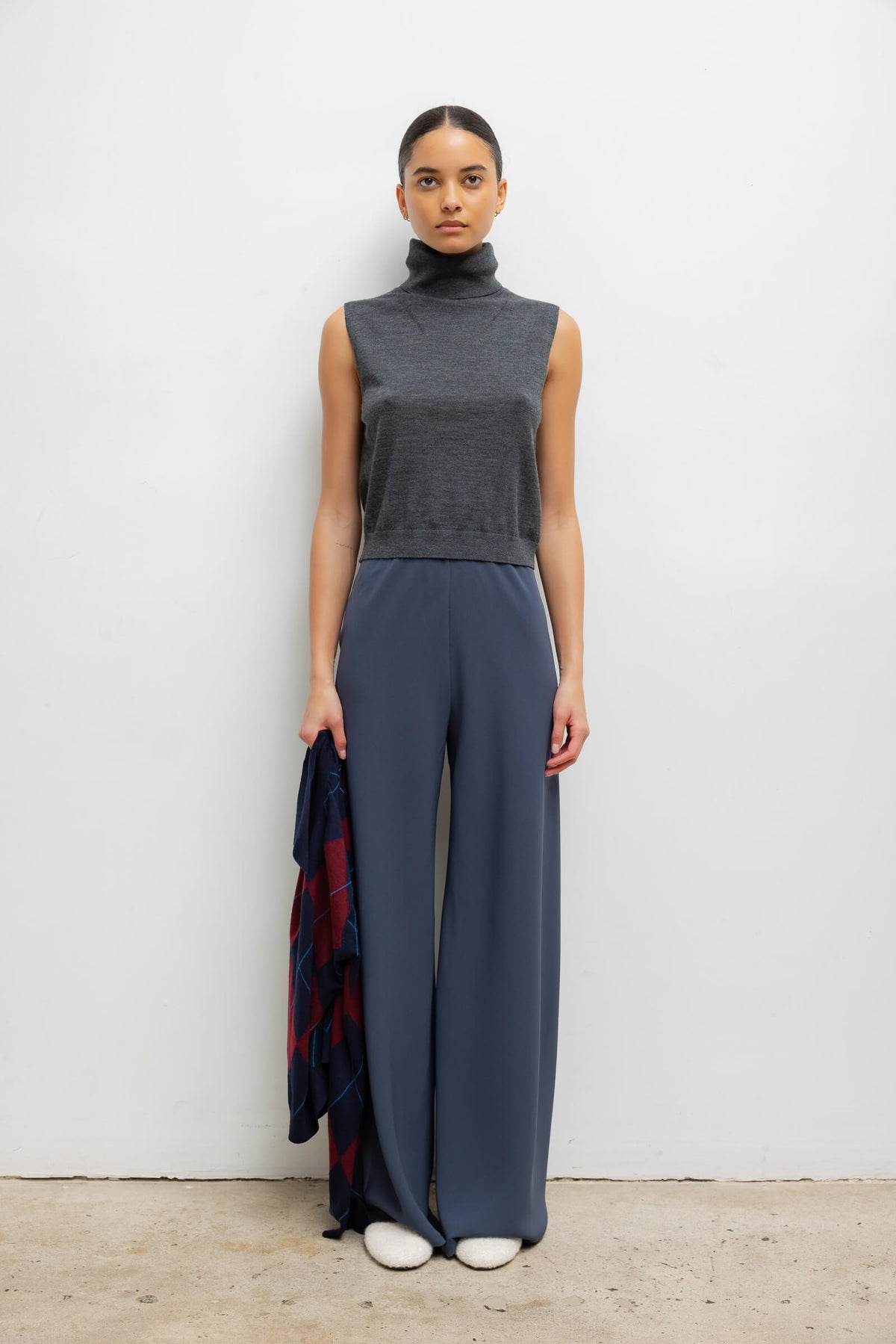 James Sleeveless Turtleneck - Charcoal Grey - Image 3