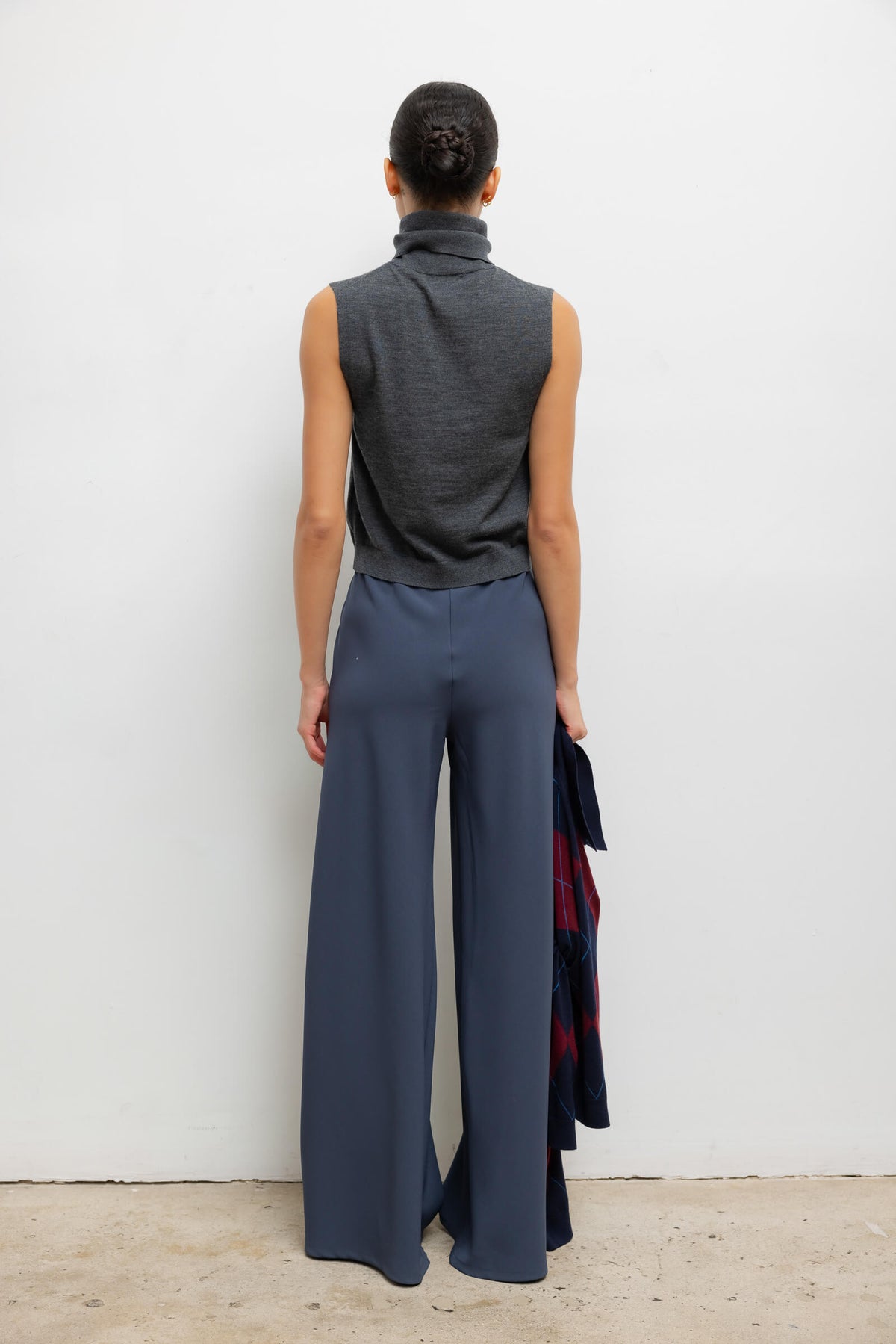 James Sleeveless Turtleneck - Charcoal Grey - Image 6