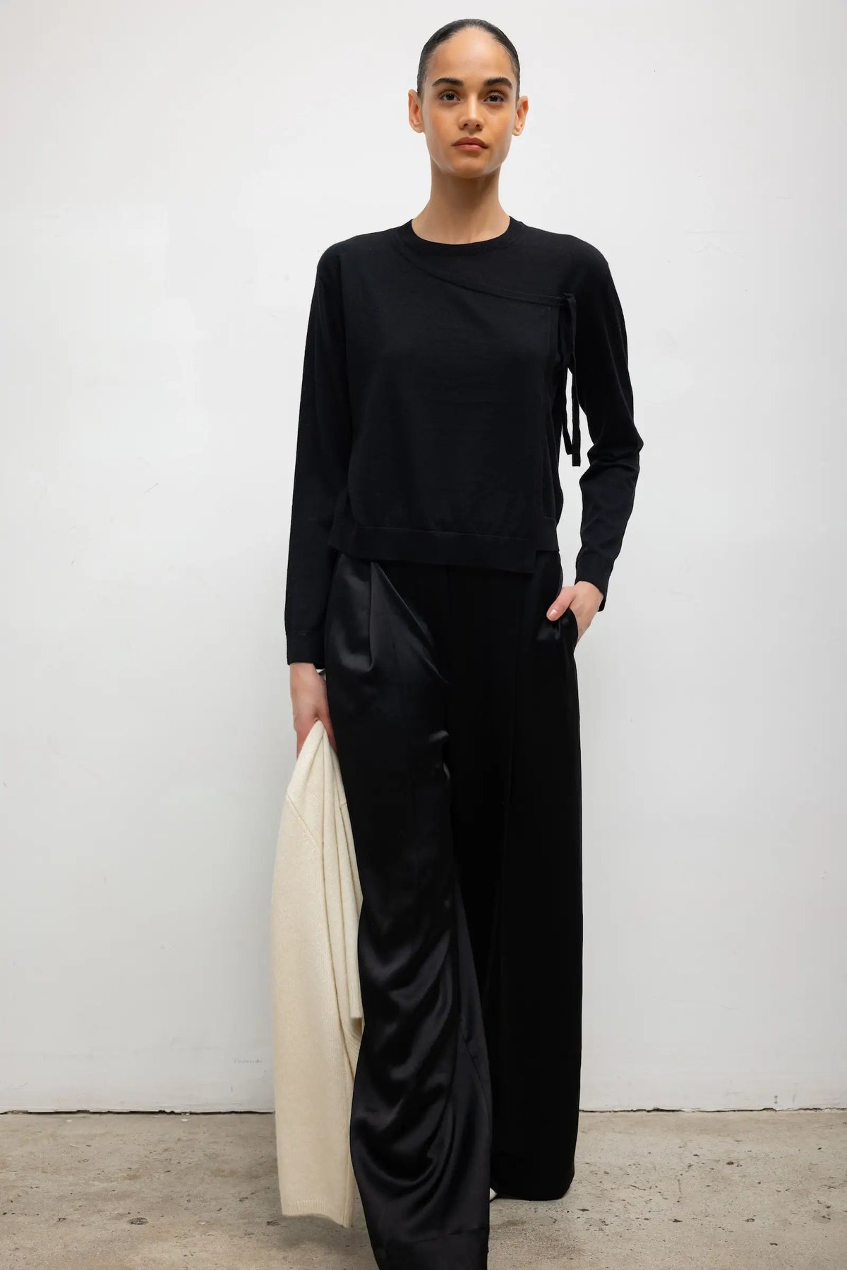 James Tie Crewneck - Black - Image 4