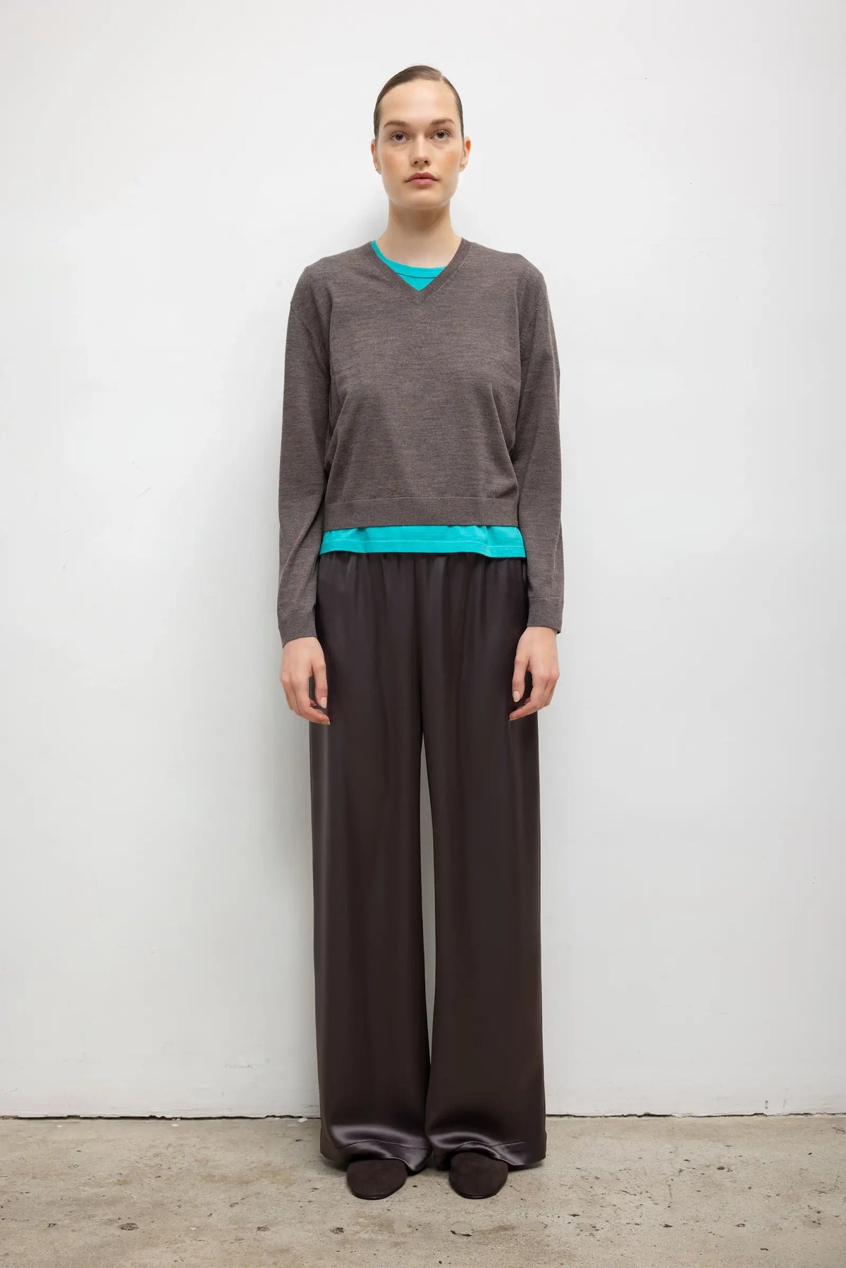 James Classic V Neck - Chocolate Melange - Image 3