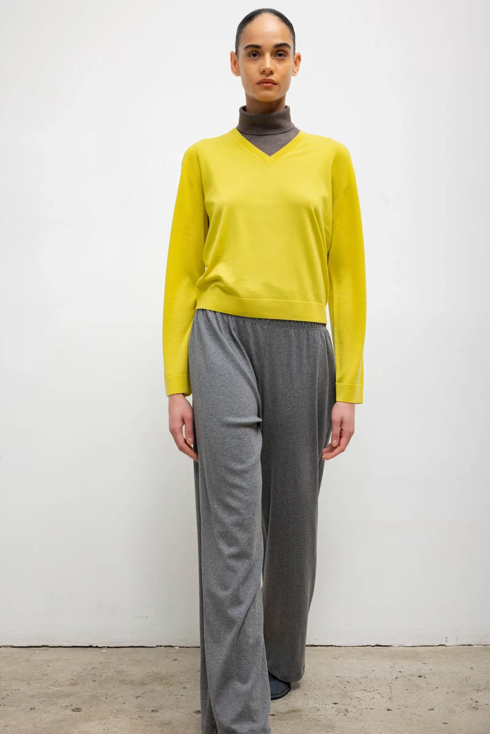 James Classic V Neck - Citron - Image 4