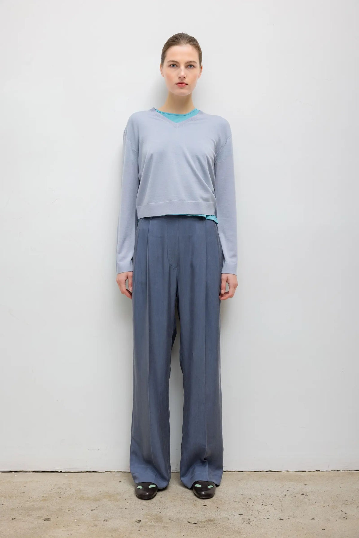 James Classic V Neck - Haze - Image 3