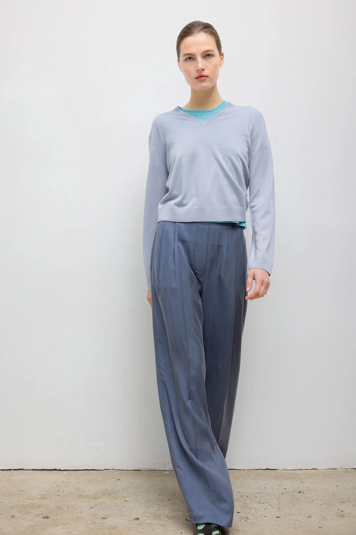 James Classic V Neck - Haze - Image 4