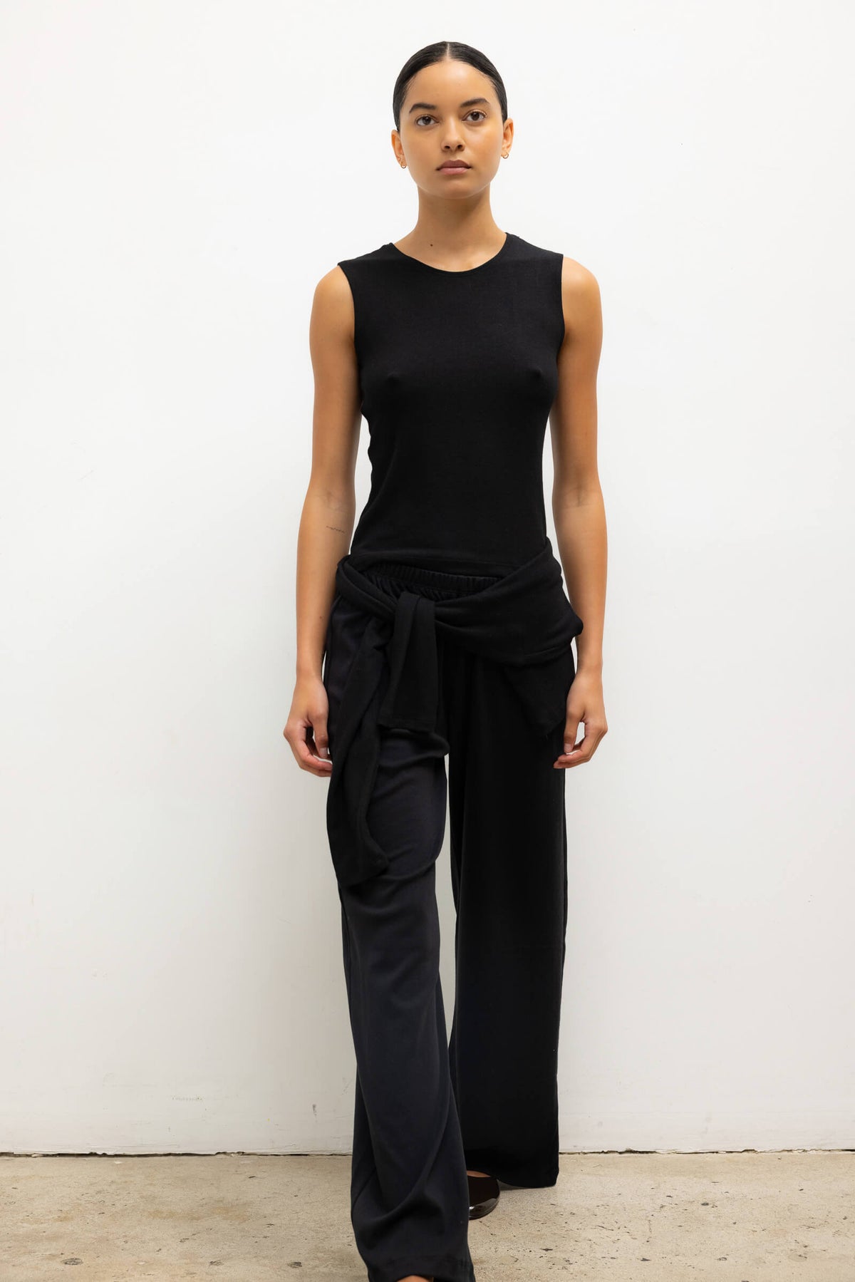 Lauren Sleeveless Crewneck - Black - Image 4