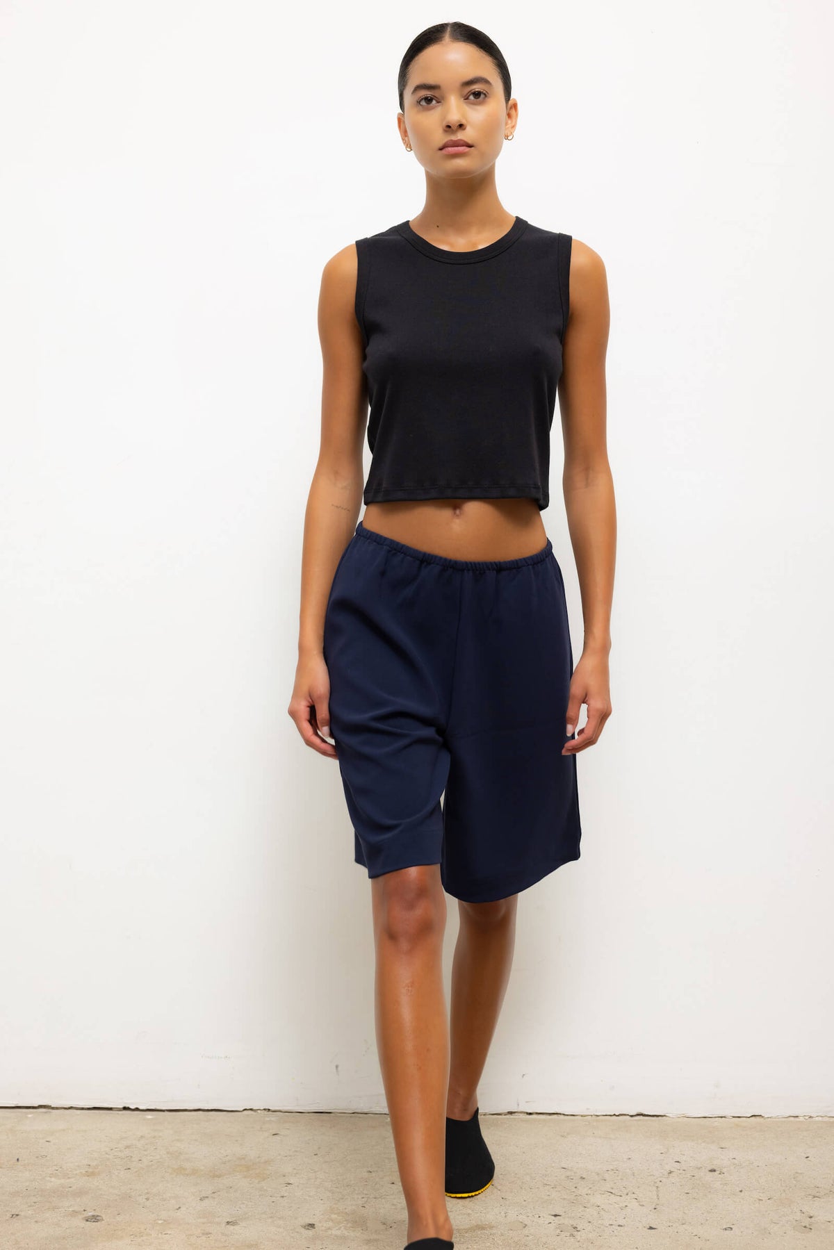 Nando Sleeveless Crew - Black - Image 4