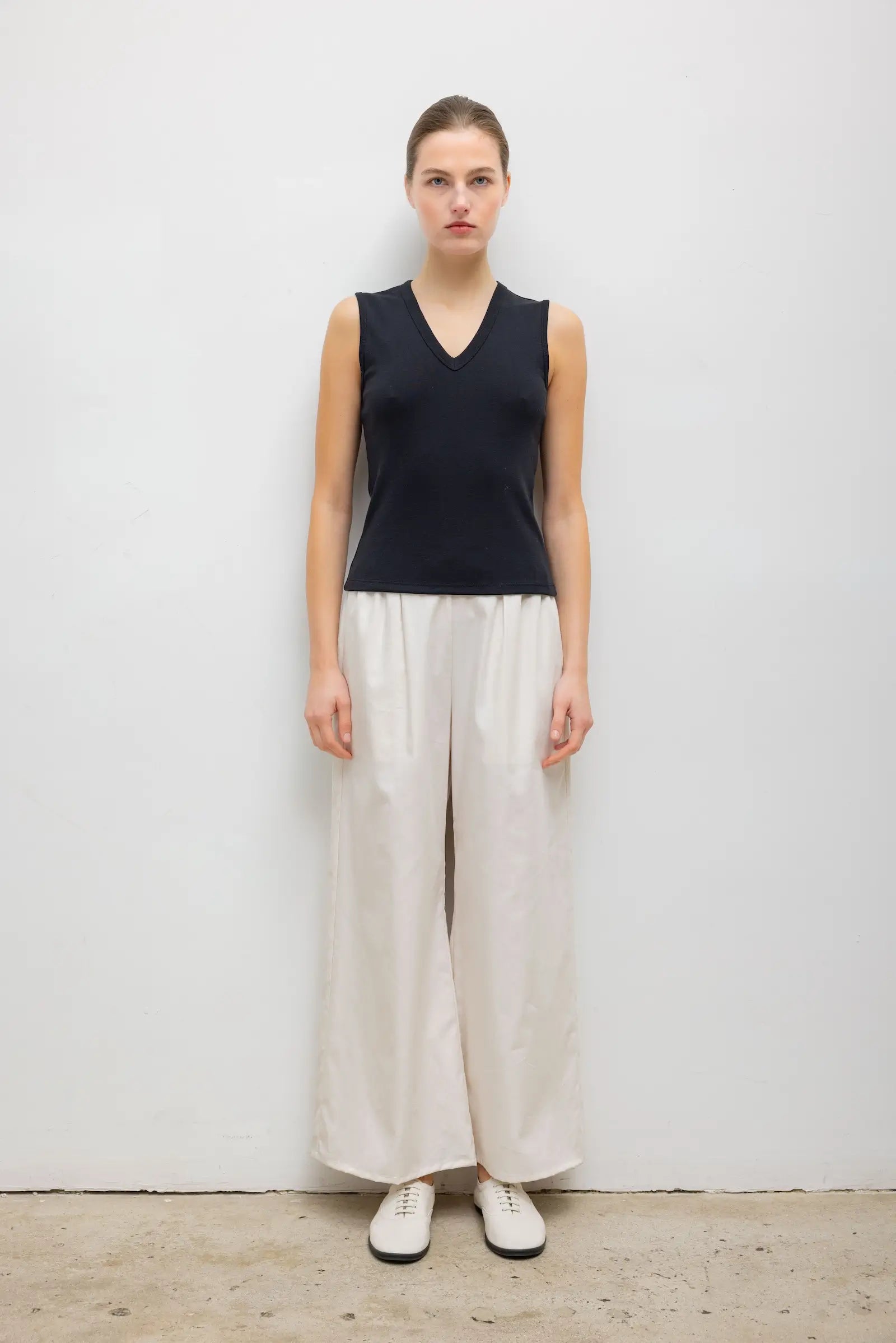 Nando Sleeveless V Neck