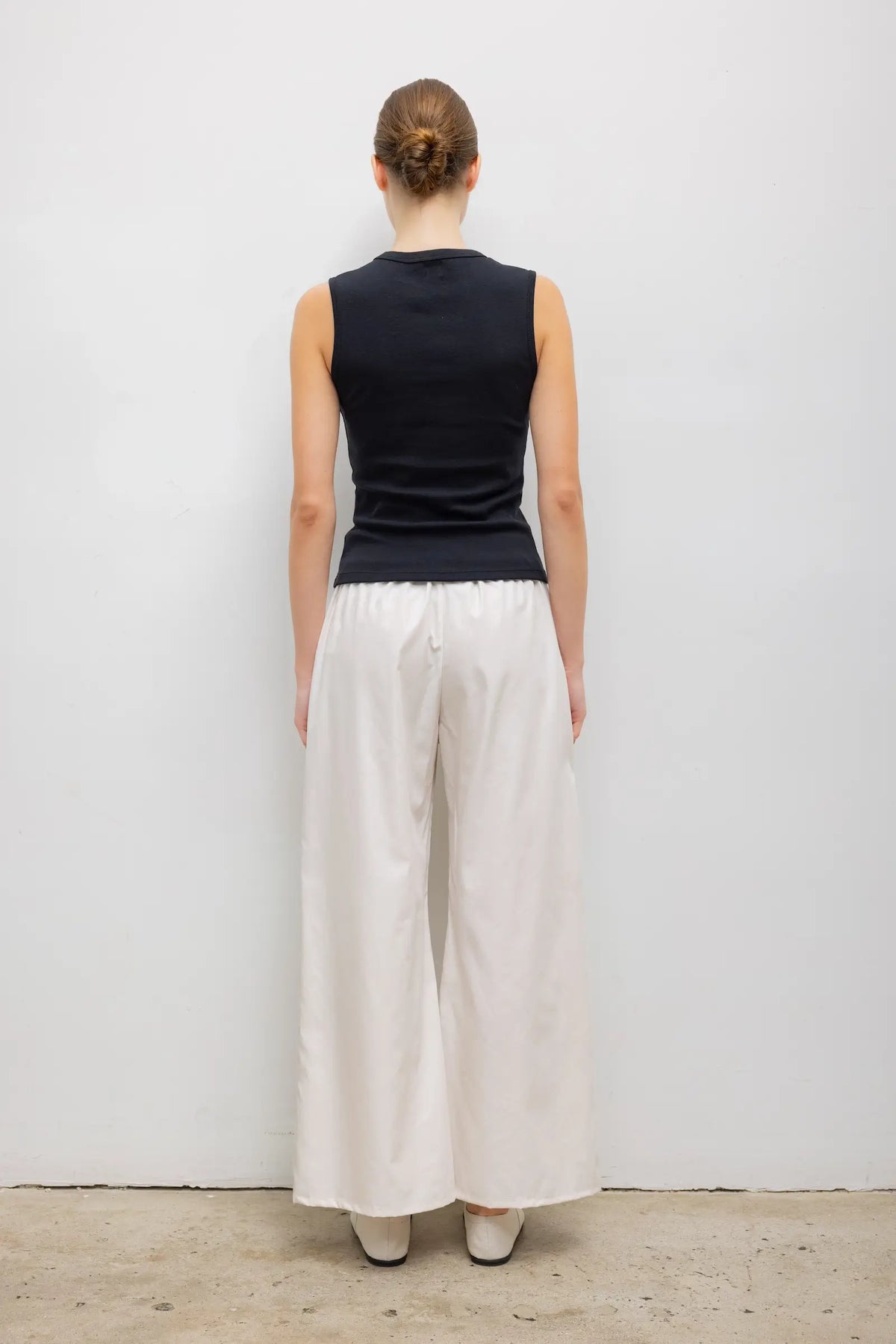 Nando Sleeveless V Neck - Black - Image 7