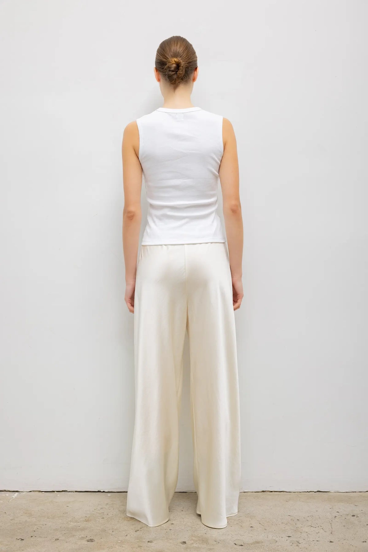 Nando Sleeveless V Neck - White - Image 6