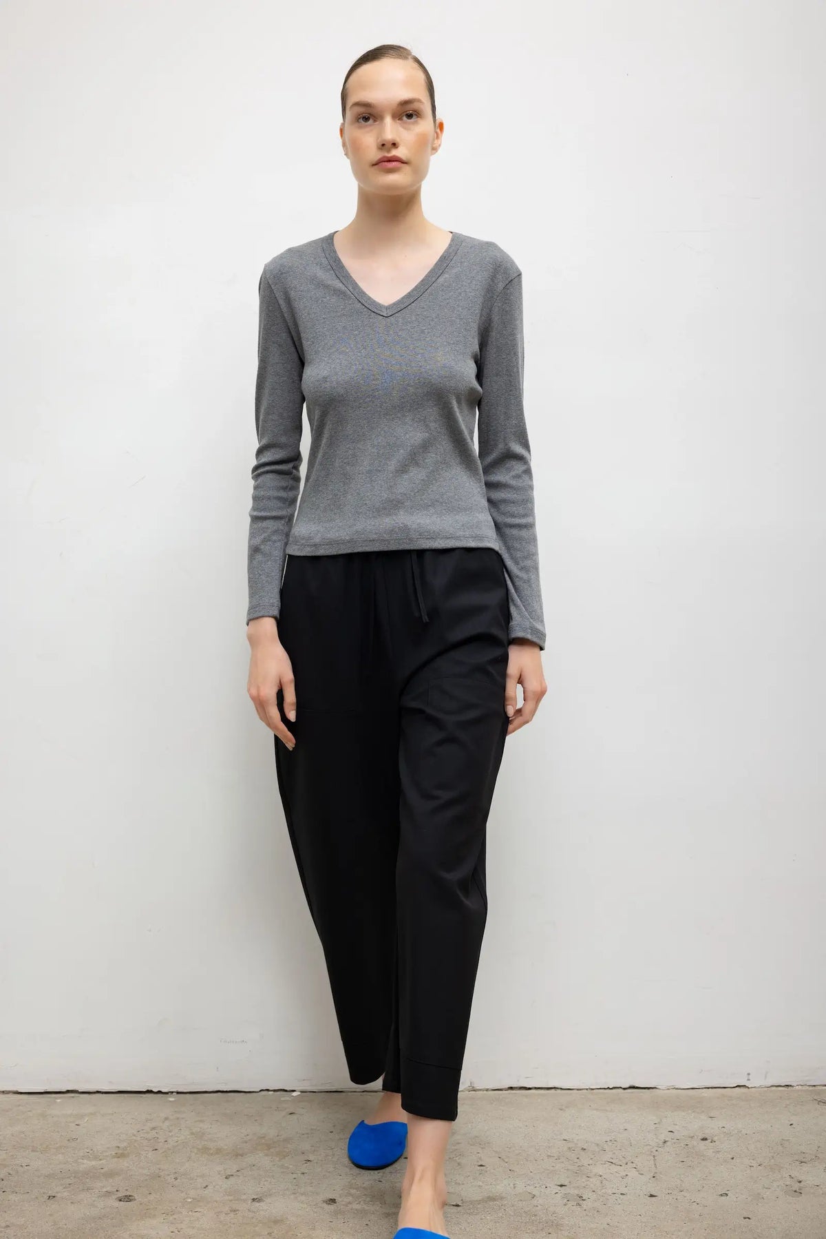 Pre-Order: Nando Slim Long Sleeve V Neck - Granite - Image 4