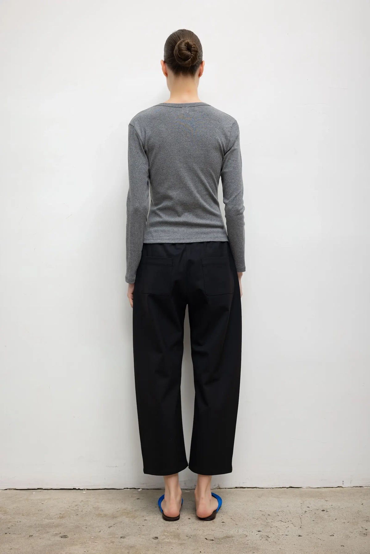 Pre-Order: Nando Slim Long Sleeve V Neck - Granite - Image 7